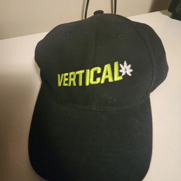 Vertical Hat - Picture 3 of 4